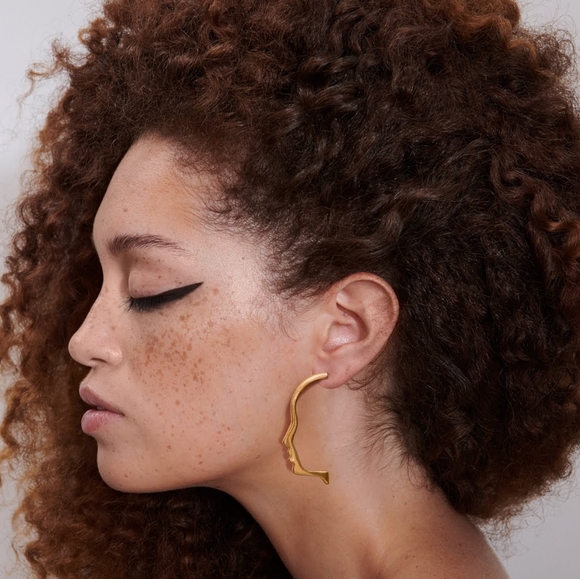 Meet Your Posher, Emma! ✨ - Picture 3 of 6